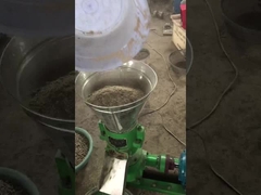 Máquina da pelota da alimentação